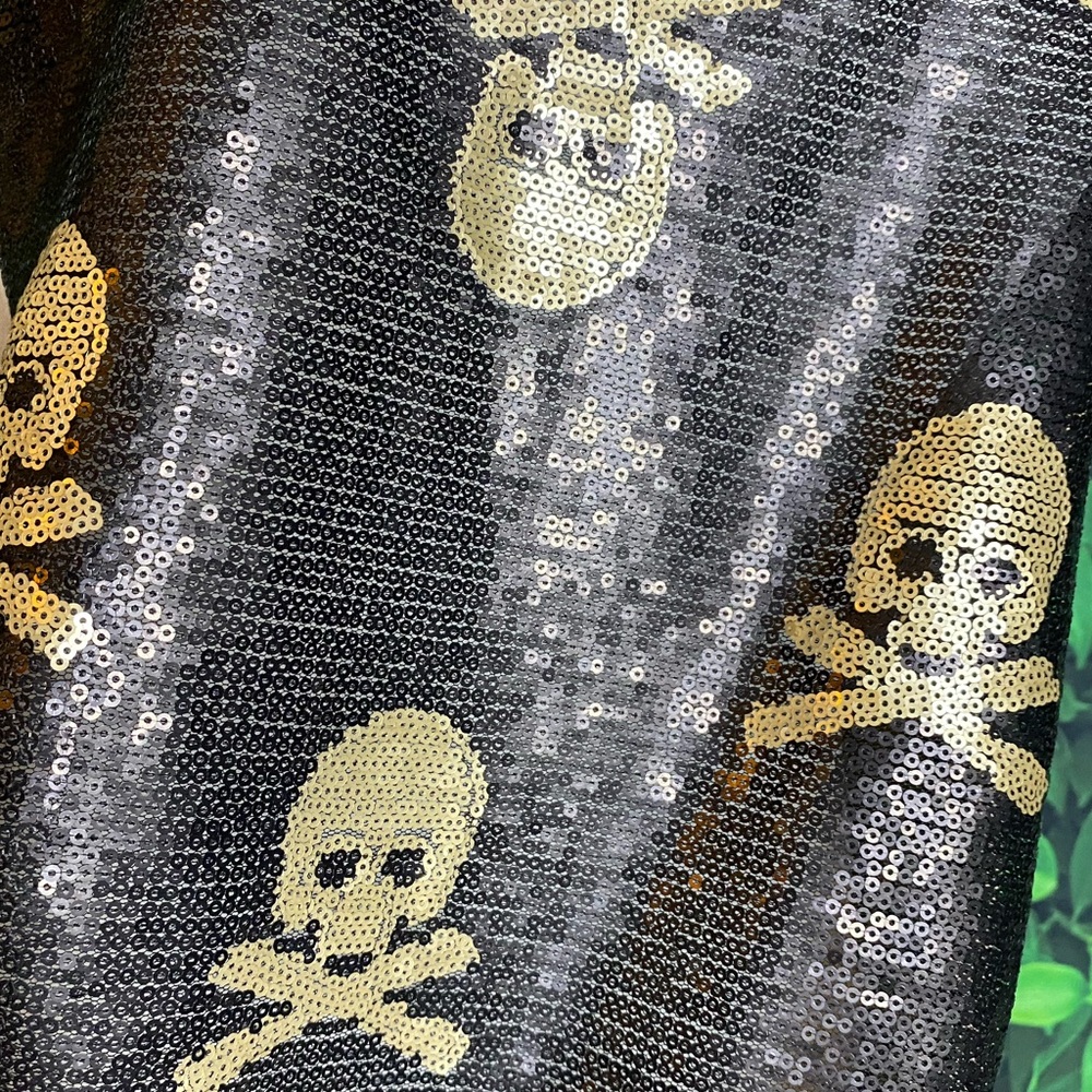 Black Sequin Skull & Crossbones High-Low Tank · Size L - Picture 6 of 9